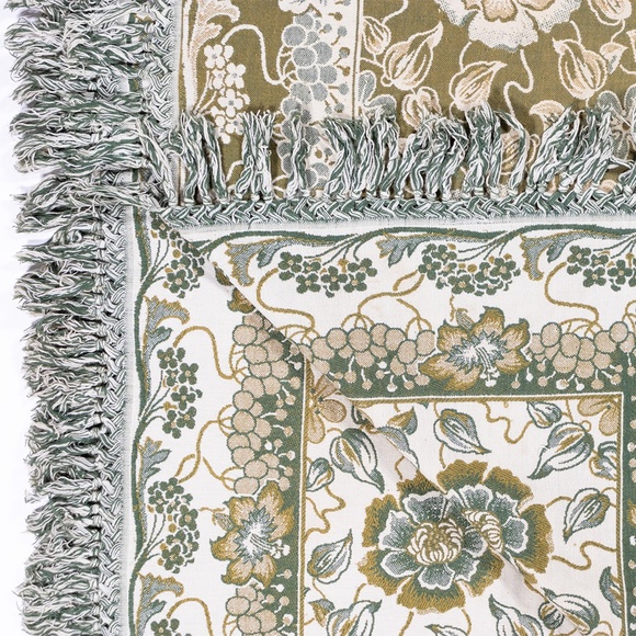 Jacquard Vintage Tablecloth or Throw with Fringe - Picture 3 of 7